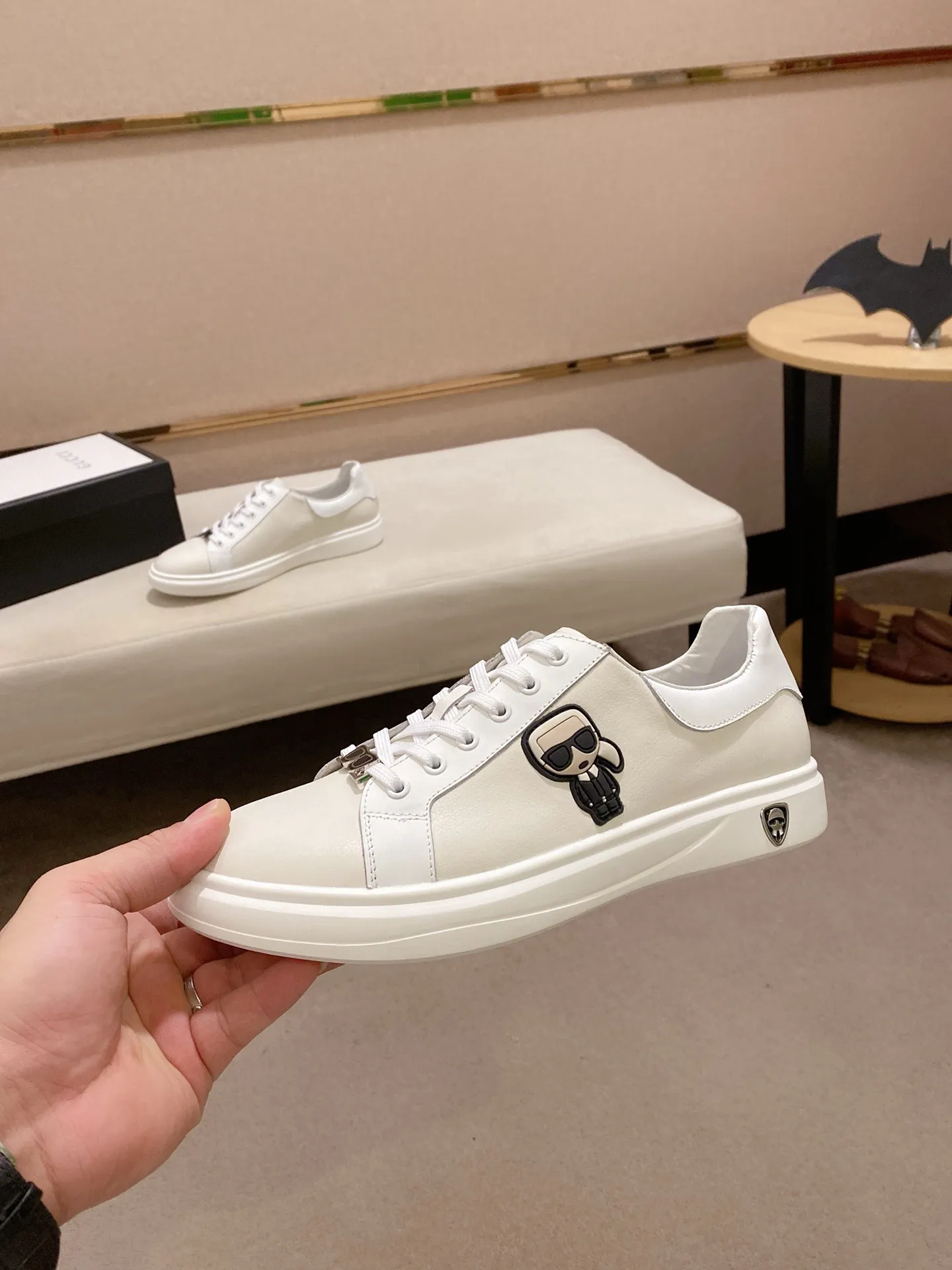 Men's clothing and shoes💰:440💰 (GUCCI) The latest model from the official website🎁🎁Casual and fashionable men's shoes👟, hot style💥The version is simple and elegant, exclusive for trendy men. Unique latest brand elements from the official website👑Original Gucci decoration, fashionable and generous, the fabric is original cowhide ✅Sheepskin lining, the official website specifies wear-resistant casual outsole, the classic model is taken in kind at the counter🎬38-44 (45 is custom-made and cannot be returned or exchanged)